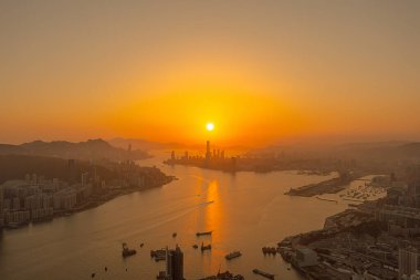 9 Nisan 2022 Akşam saatlerinde Victoria Limanı, Devil Peak manzarası