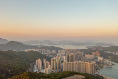 9 Nisan 2022, Junk Bay, Hong Kong ile TKO Town.