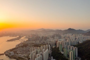 9 Nisan 2022, Lam tin Kwun Tong 'daki konut binası.