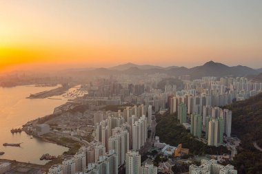 9 Nisan 2022, Lam tin Kwun Tong 'daki konut binası.