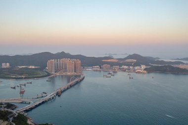 9 Nisan 2022, Junk Bay, Hong Kong ile TKO Town.