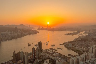 9 Nisan 2022 Akşam saatlerinde Victoria Limanı, Devil Peak manzarası