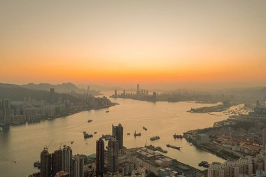 9 Nisan 2022 Akşam saatlerinde Victoria Limanı, Devil Peak manzarası