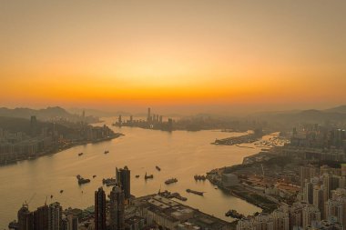 9 Nisan 2022 Akşam saatlerinde Victoria Limanı, Devil Peak manzarası