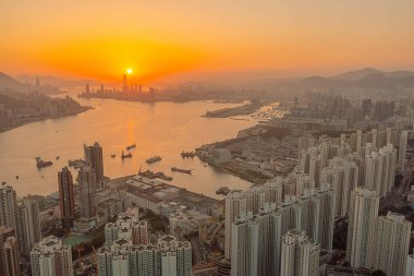 9 Nisan 2022 Akşam saatlerinde Victoria Limanı, Devil Peak manzarası