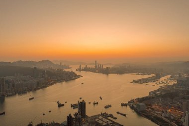 9 Nisan 2022 Akşam saatlerinde Victoria Limanı, Devil Peak manzarası