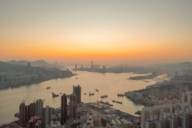 9 Nisan 2022 Akşam saatlerinde Victoria Limanı, Devil Peak manzarası