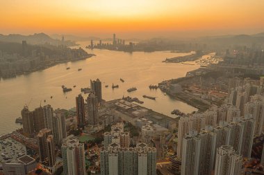 9 Nisan 2022 Akşam saatlerinde Victoria Limanı, Devil Peak manzarası