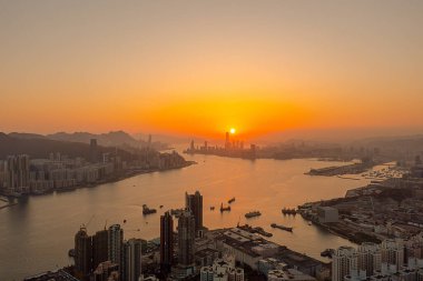 9 Nisan 2022 Akşam saatlerinde Victoria Limanı, Devil Peak manzarası