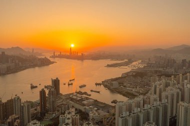 9 Nisan 2022 Akşam saatlerinde Victoria Limanı, Devil Peak manzarası