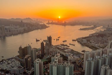 9 Nisan 2022 Akşam saatlerinde Victoria Limanı, Devil Peak manzarası