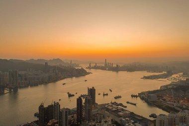 9 Nisan 2022 Akşam saatlerinde Victoria Limanı, Devil Peak manzarası