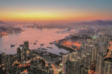 9 Nisan 2022 Akşam saatlerinde Victoria Limanı, Devil Peak manzarası