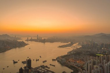 9 Nisan 2022 Akşam saatlerinde Victoria Limanı, Devil Peak manzarası