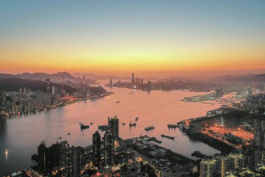 9 Nisan 2022 Akşam saatlerinde Victoria Limanı, Devil Peak manzarası