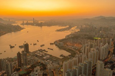 9 Nisan 2022 Akşam saatlerinde Victoria Limanı, Devil Peak manzarası