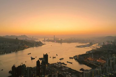 9 Nisan 2022 Akşam saatlerinde Victoria Limanı, Devil Peak manzarası