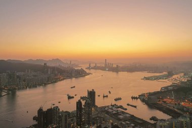 9 Nisan 2022 Akşam saatlerinde Victoria Limanı, Devil Peak manzarası