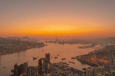 9 Nisan 2022 Akşam saatlerinde Victoria Limanı, Devil Peak manzarası