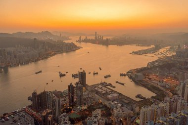 9 Nisan 2022 Akşam saatlerinde Victoria Limanı, Devil Peak manzarası