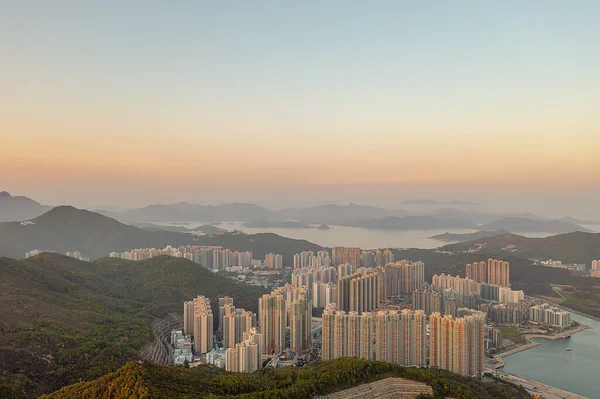 9 Nisan 2022, Junk Bay, Hong Kong ile TKO Town.