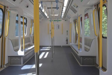 10 Nisan 2022. Hong Kong 'daki boş metro treni.