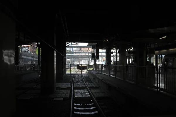 April 2022 Stromkabel Für Züge Gegen Blauen Himmel Bahnhof Hung — Stockfoto