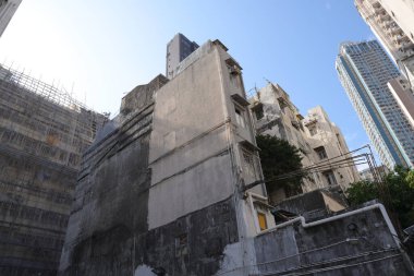 10 Nisan 2022 Hong Kong eski apartman binaları veya Tong Lau panel bloklarıdır.