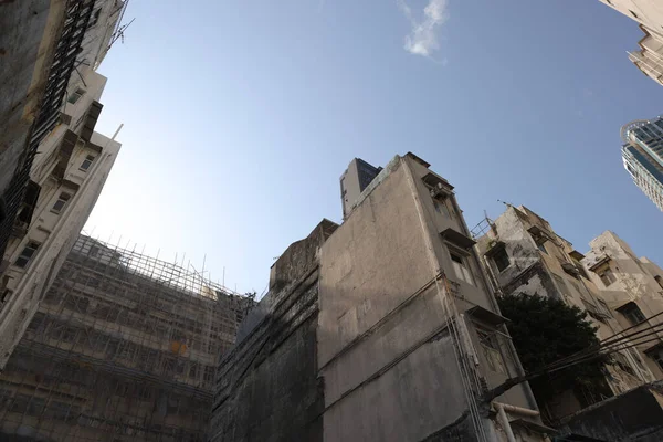 10 Nisan 2022 Hong Kong eski apartman binaları veya Tong Lau panel bloklarıdır.