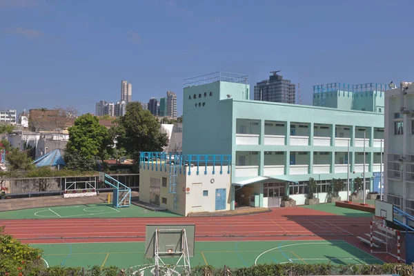2022年4月10日九龍通の学校建築外観 — ストック写真