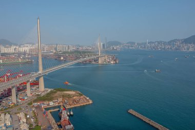 15 Nisan 2022 Kwai Tsing konteyner terminali ve taşkesici köprü