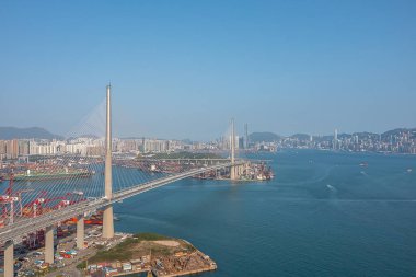 15 Nisan 2022 Kwai Tsing konteyner terminali ve taşkesici köprü