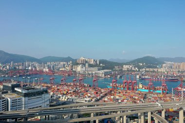 14 Nisan 2022 Kwai Tsing konteyner terminali, Hong Kong