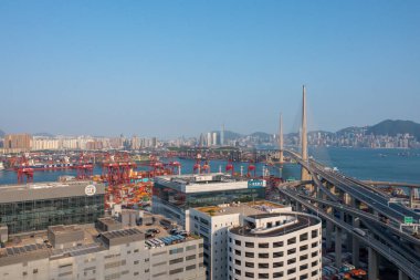 14 Nisan 2022 konteyner terminali. Nam Wan Kok 'taki Stonecutters Köprüsü.