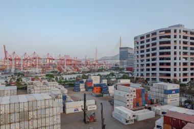 14 Nisan 2022 Kwai Tsing konteyner terminali, Hong Kong