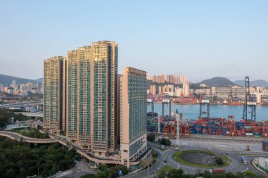 14 Nisan 2022 Rambler Crest. Bu tepenin dibindeki yüksek konut kulesi.