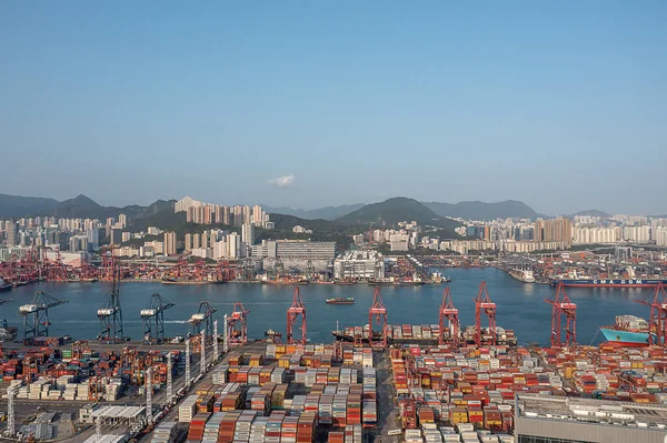 14 Nisan 2022 Kwai Tsing konteyner terminali, Hong Kong