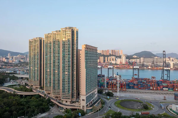 14 Nisan 2022 Rambler Crest. Bu tepenin dibindeki yüksek konut kulesi.