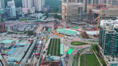 14 Nisan 2022, Cross Bay Link, Tseung Kwan O inşaatı devam ediyor.