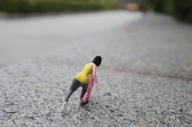 Patenci figürü numaralar yapmaya hazır. 