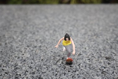 Patenci figürü numaralar yapmaya hazır. 