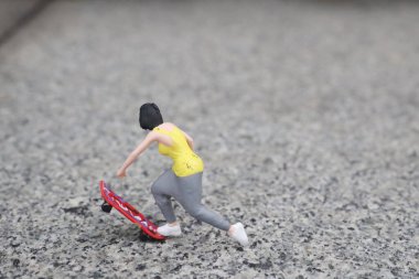 Patenci figürü numaralar yapmaya hazır. 