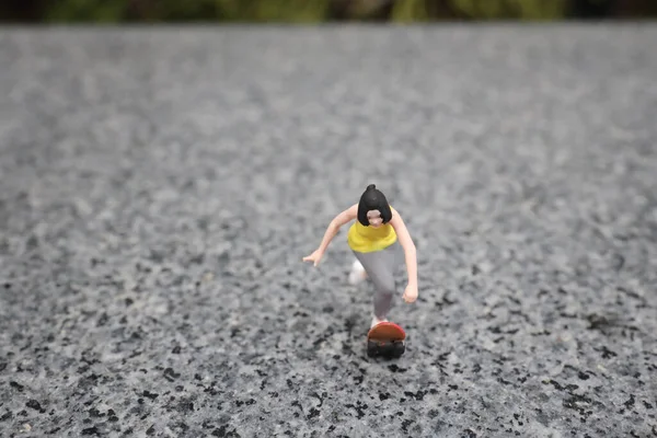 Patenci figürü numaralar yapmaya hazır. 