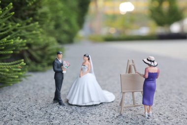 Gelin ve Damat için resim çizen figür