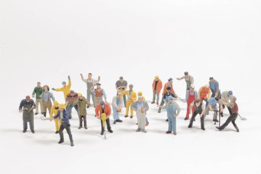 Mini çalışma grubu beyaz arka planda izole edildi