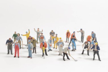 Mini çalışma grubu beyaz arka planda izole edildi