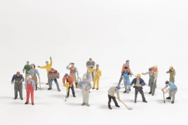 Mini çalışma grubu beyaz arka planda izole edildi