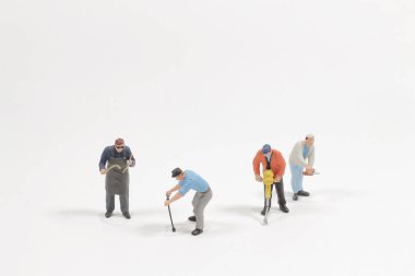 Mini çalışma grubu beyaz arka planda izole edildi