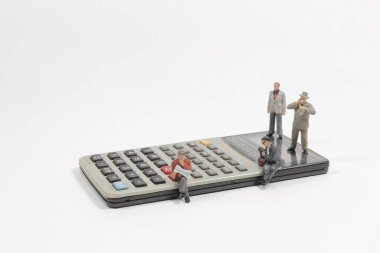 Vergi hesaplaması, bütçe veya tasarruf ve yatırım kavramı, 