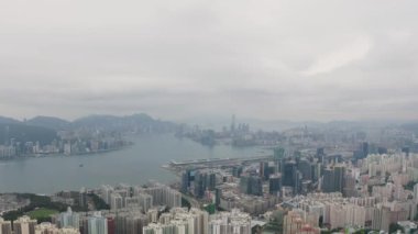 2 Mayıs 2022 Doğu Kowloon, Hong Kong 'dan Victoria Limanı' nın görüş açısı